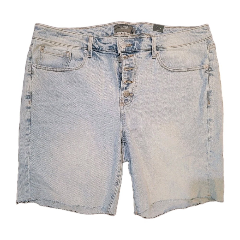 Torrid Size 14 Wild Wild West Relaxed Bermuda Shorts Button Fly Light Wash NWT‎
